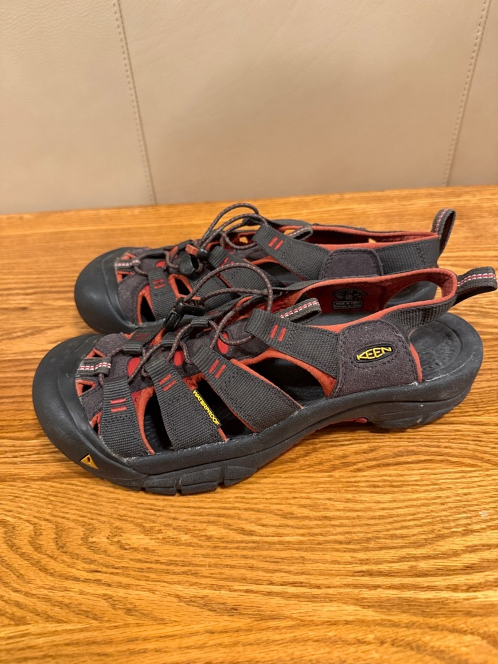 Mens Keen Water Shoes - 8.5 (41) - Picture 3 of 6